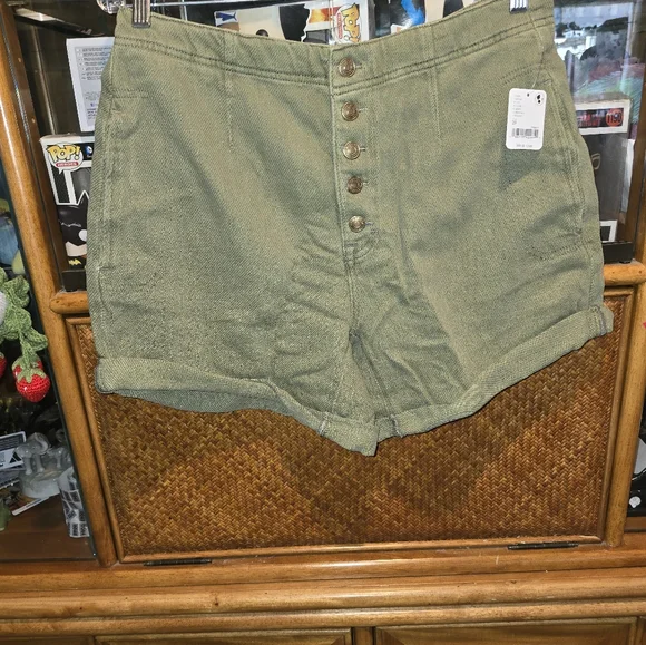 We The Free Moxie Olive Green Button Front Shorts - Picture 3 of 8